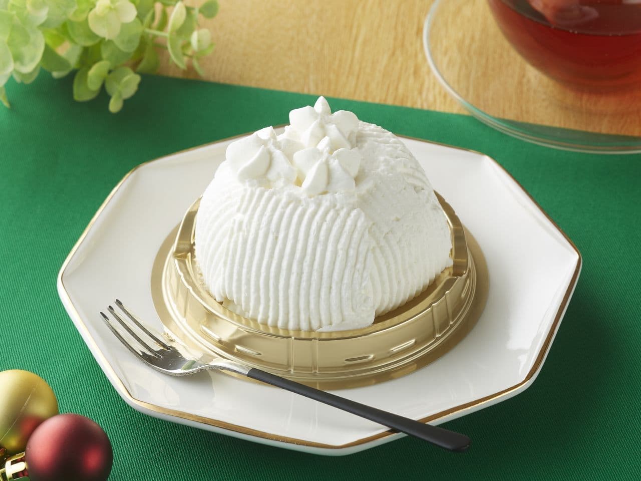 Ministop "Grand Around Chestnut Pure White Cake"