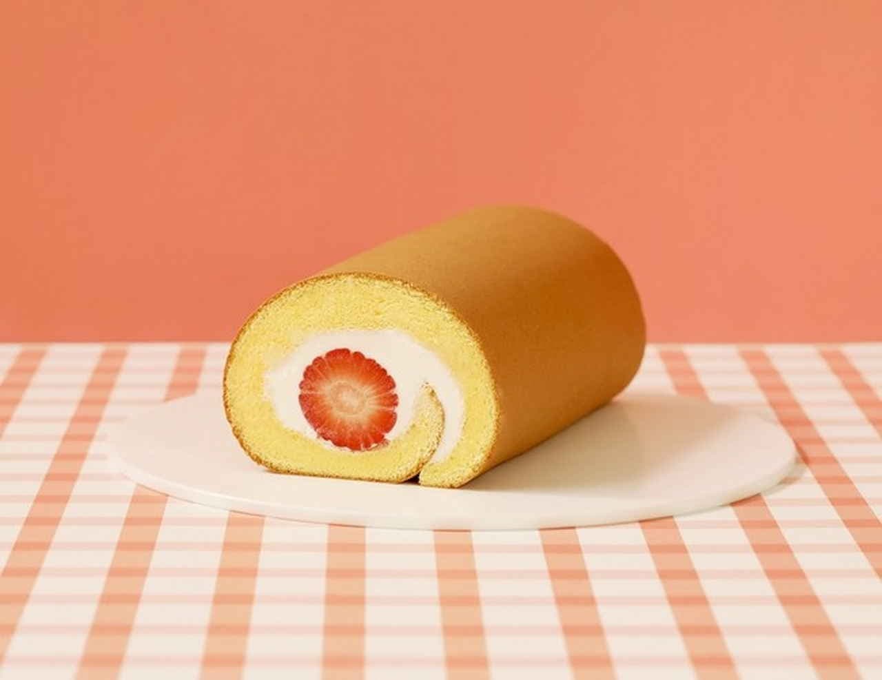 Pastel New Year's Sweets Strawberry Roll