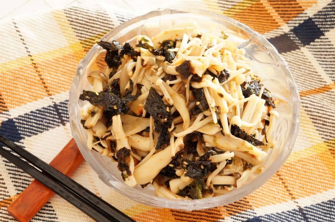 Plenty of mushrooms with kimchi seaweed