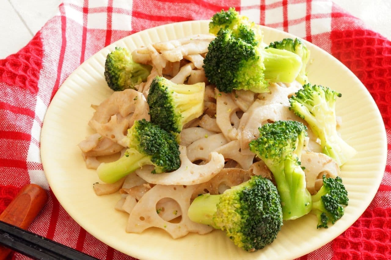 Stir-fried lotus root broccoli with anchovies