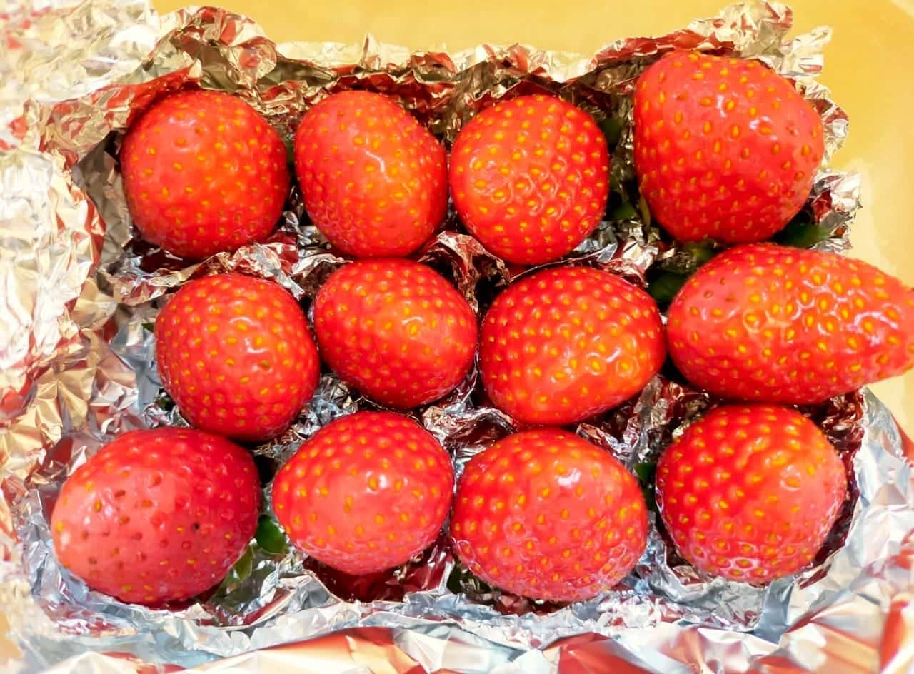 How to store strawberries using aluminum foil