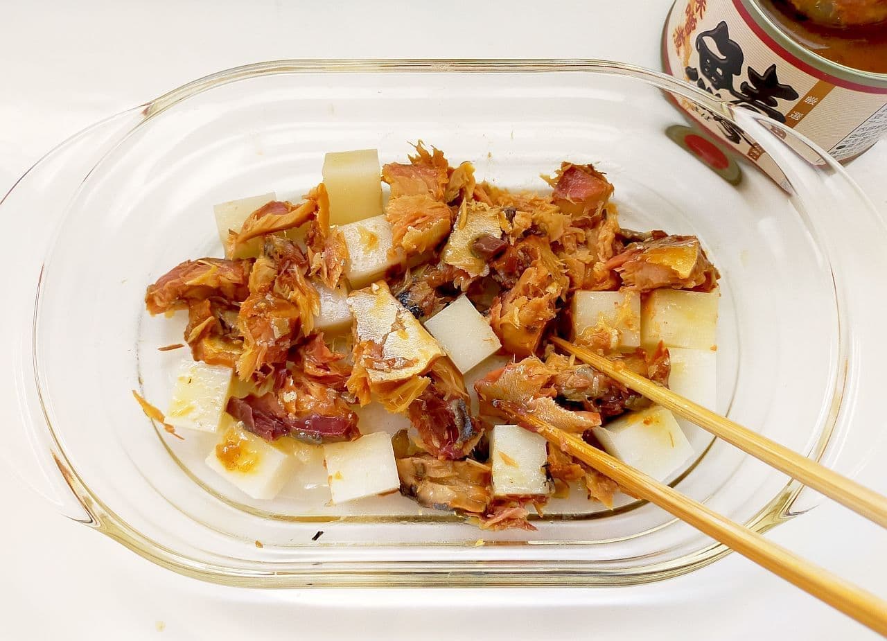 "Mackerel can and mochi toro-ri gratin" recipe