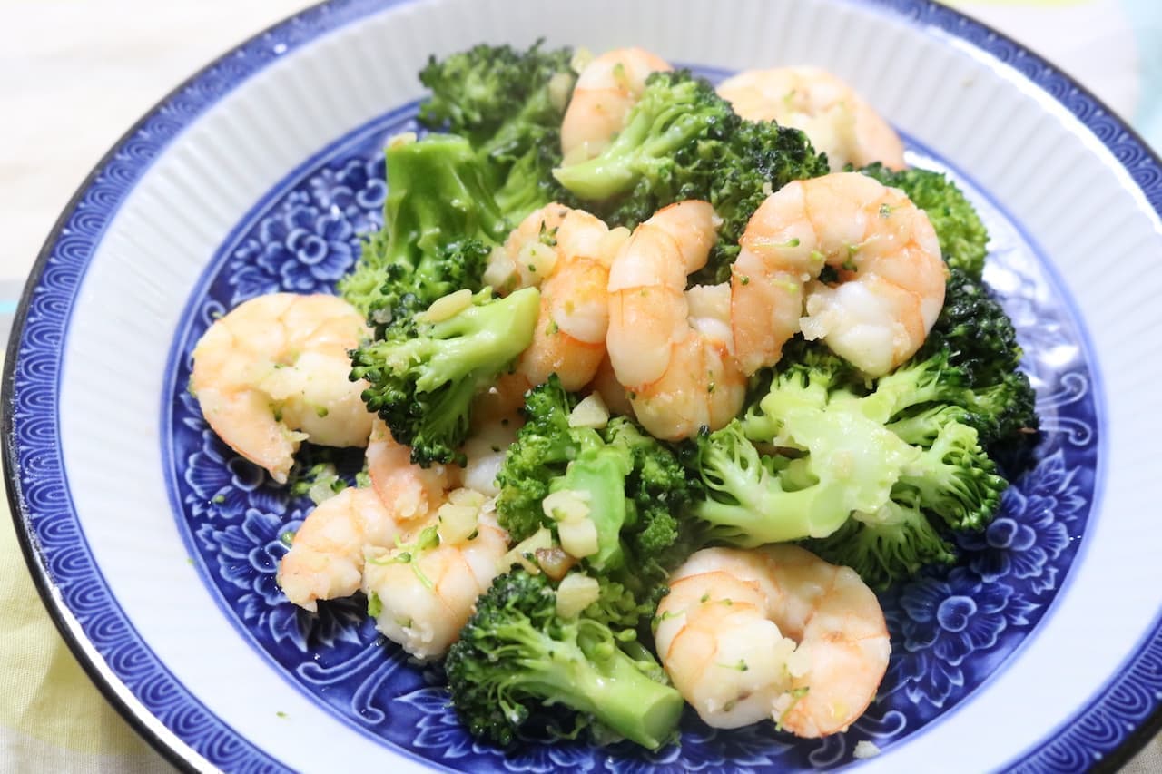 Simple recipe "stir-fried shrimp and broccoli garlic"