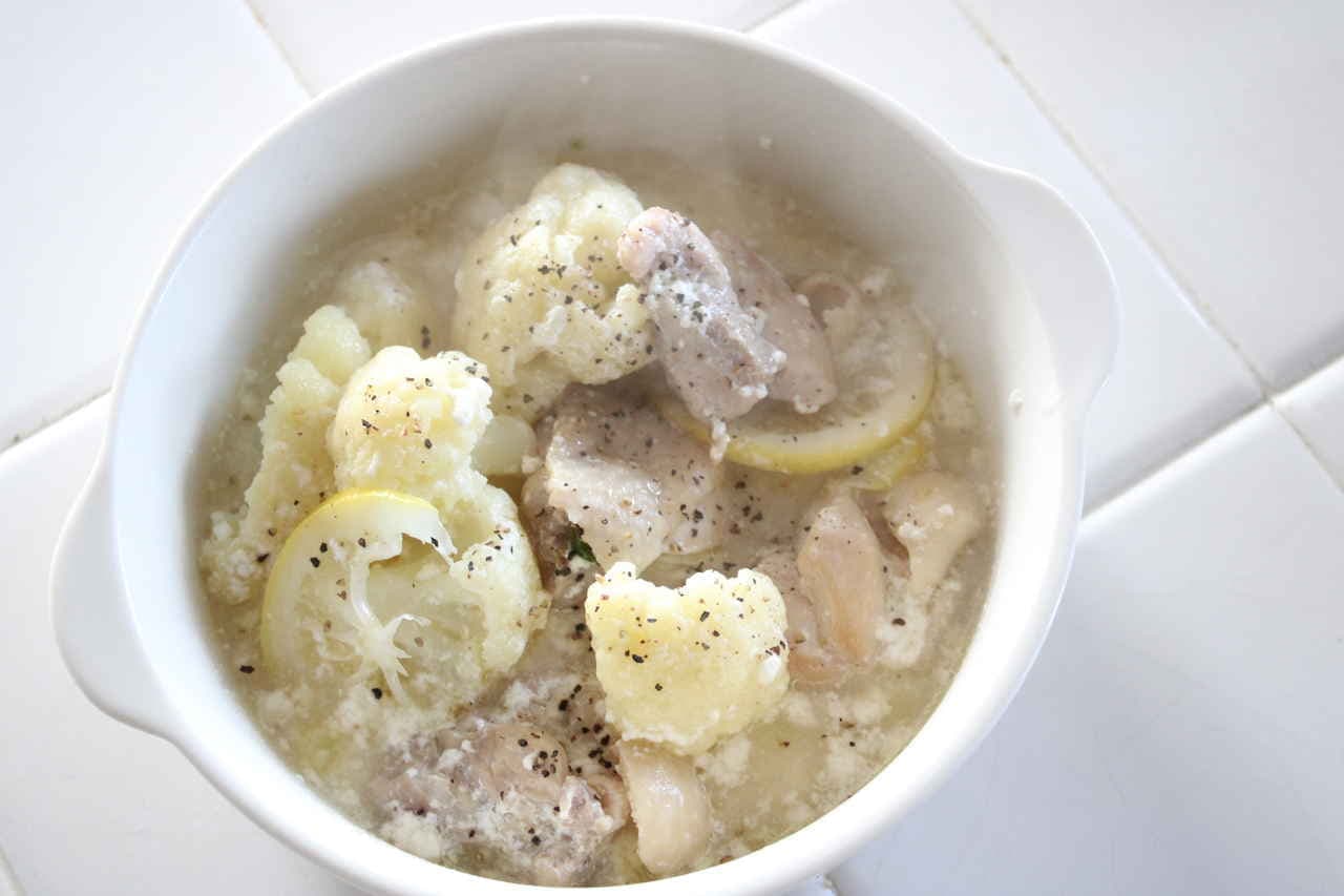 Chicken and cauliflower boiled in lemon milk