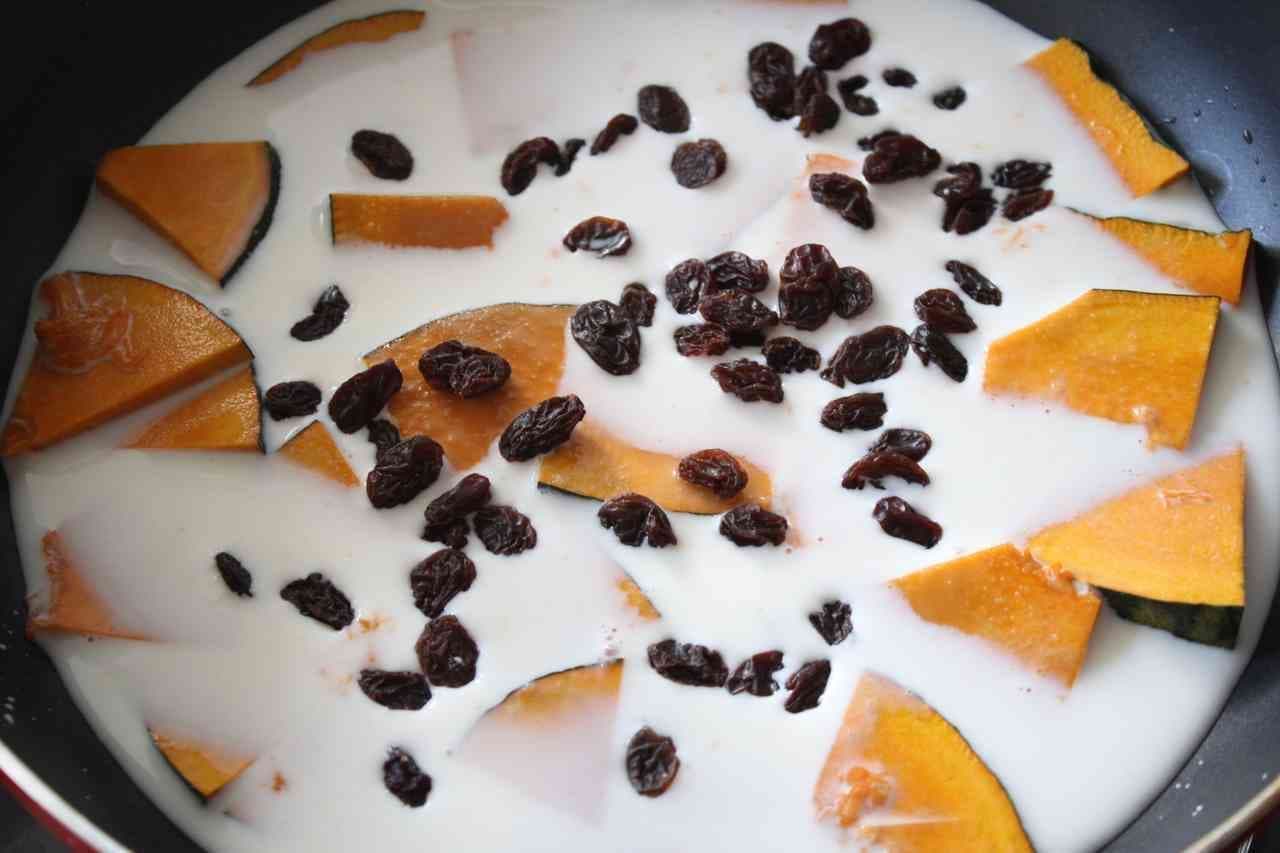 Pumpkin and raisins boiled in milk