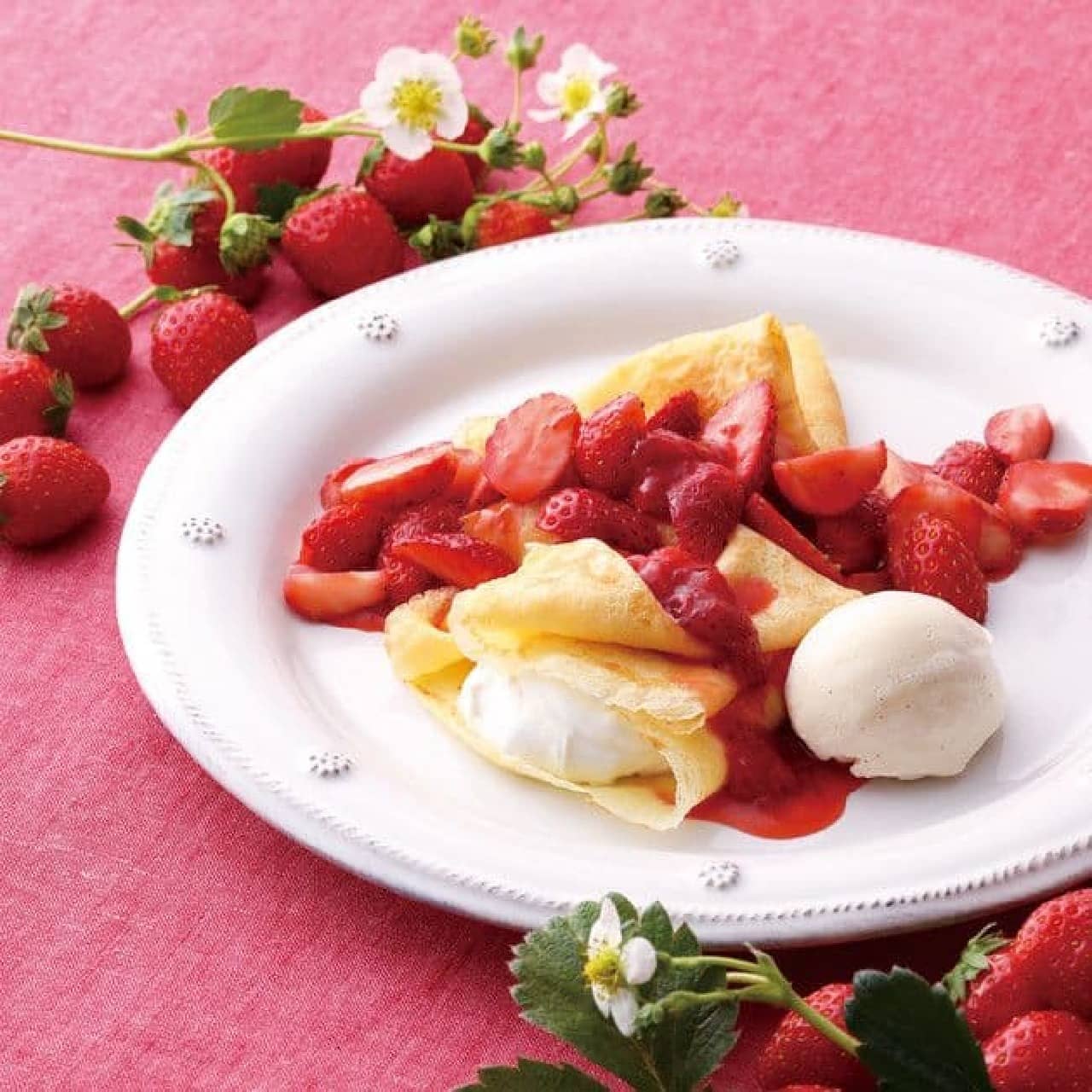 Kihachi Cafe "Strawberry Crepe with Vanilla Ice Cream"