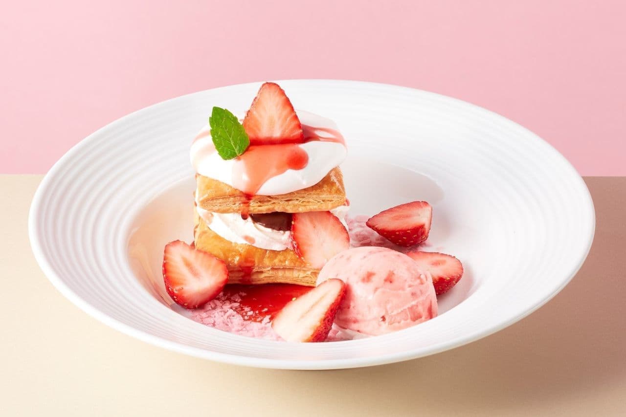 Coco's "Strawberry and chocolate crispy millefeuille"