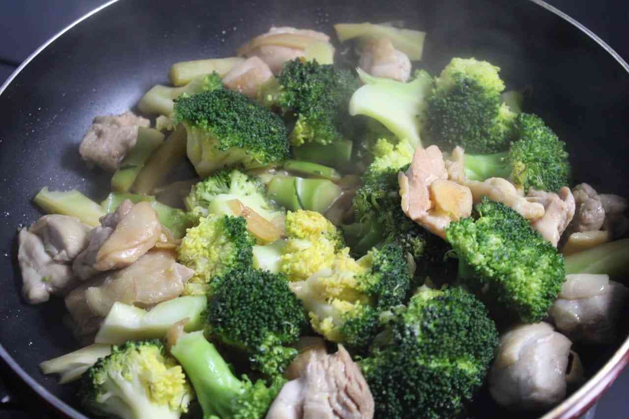 Sweet and spicy chicken and broccoli