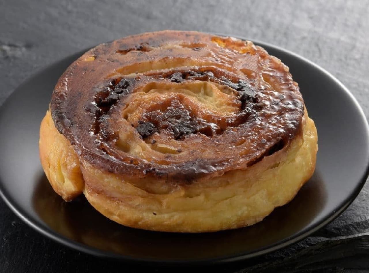 Lawson "Kouign-amann with salted caramel (with chocolate chips) supervised by She Shibata"