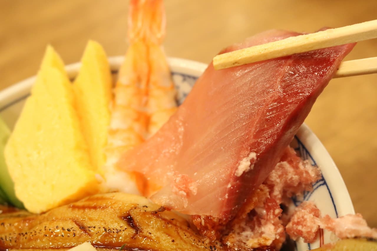 磯丸水産「海鮮こぼれ丼」