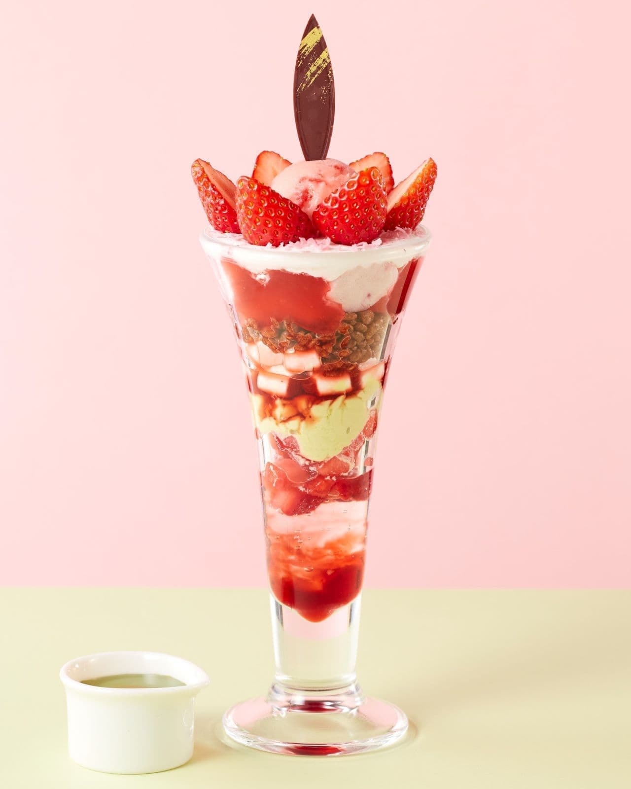 Cocos: "Strawberry and Pistachio Flowering Parfait