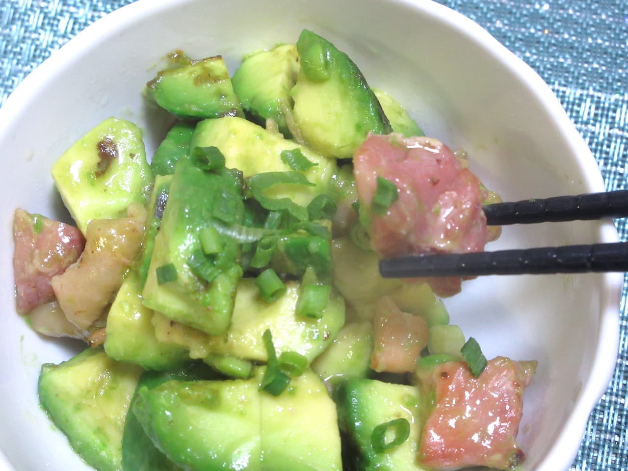 Simple recipe: "Stir-fried canned grilled chicken with avocado.