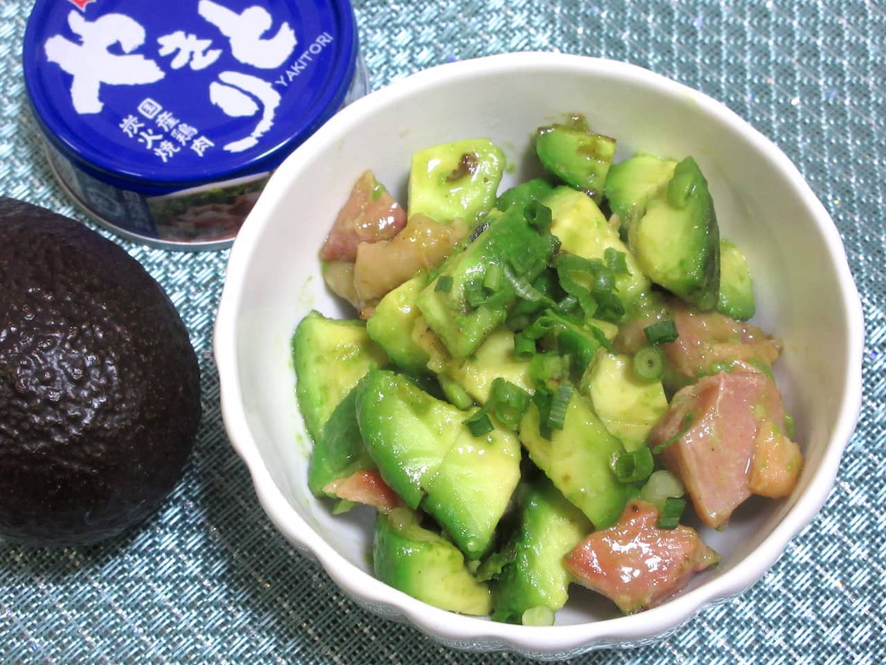Simple recipe: "Stir-fried canned grilled chicken with avocado.