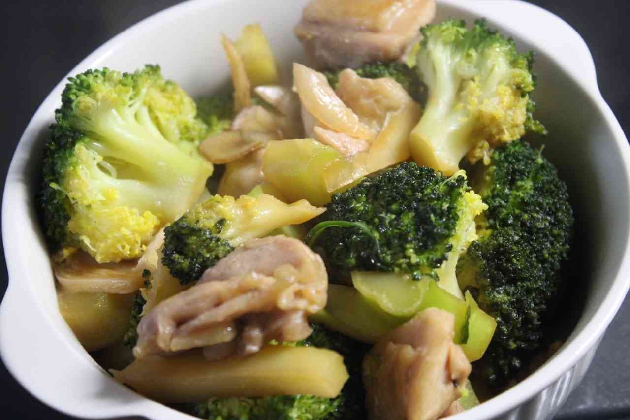 「鶏肉とブロッコリーの甘辛煮」レシピ
