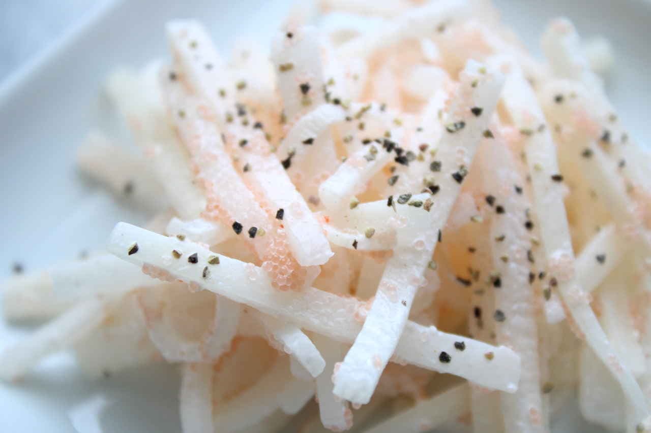 Salad of radish with mentaiko mayo