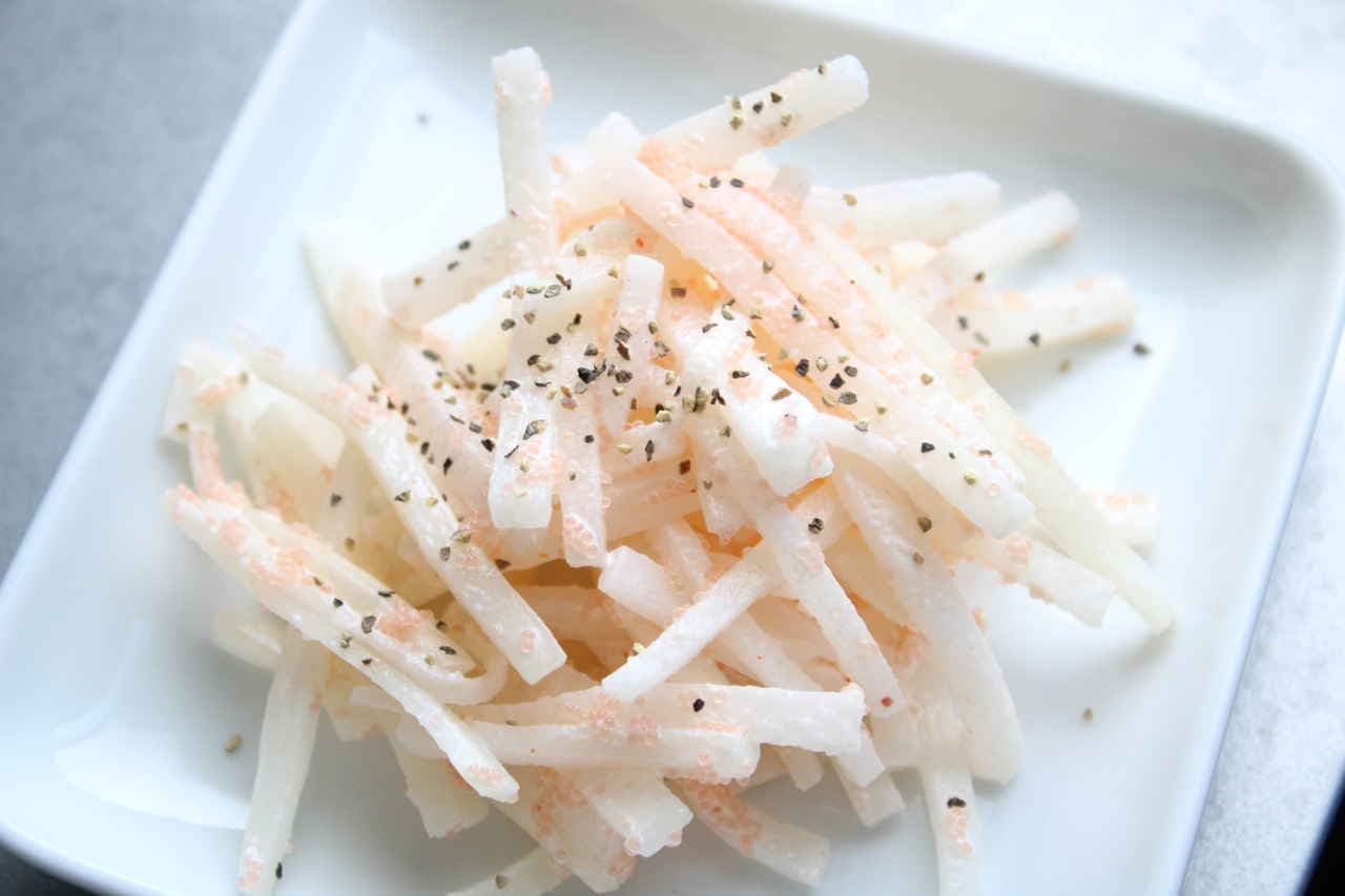 Salad of radish with mentaiko mayo