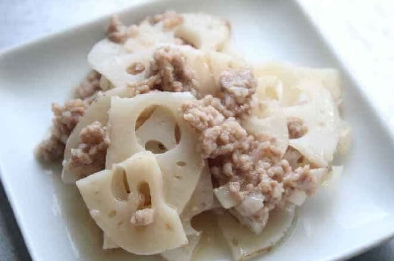 Sauteed minced pork and lotus root with vinegar
