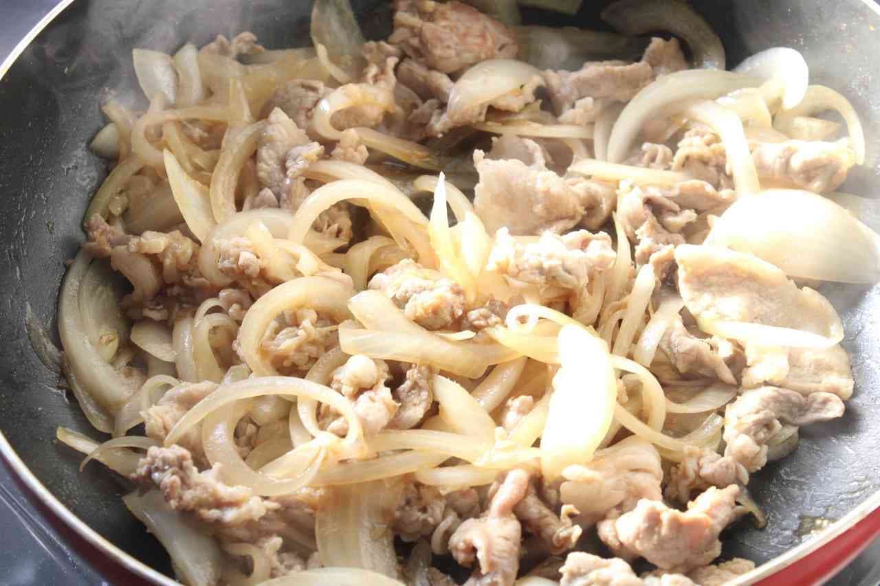 Wok-fried pork and onion with garlic oyster sauce