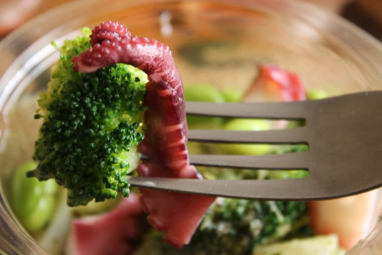 7-ELEVEN "Octopus and Broccoli Basil Salad