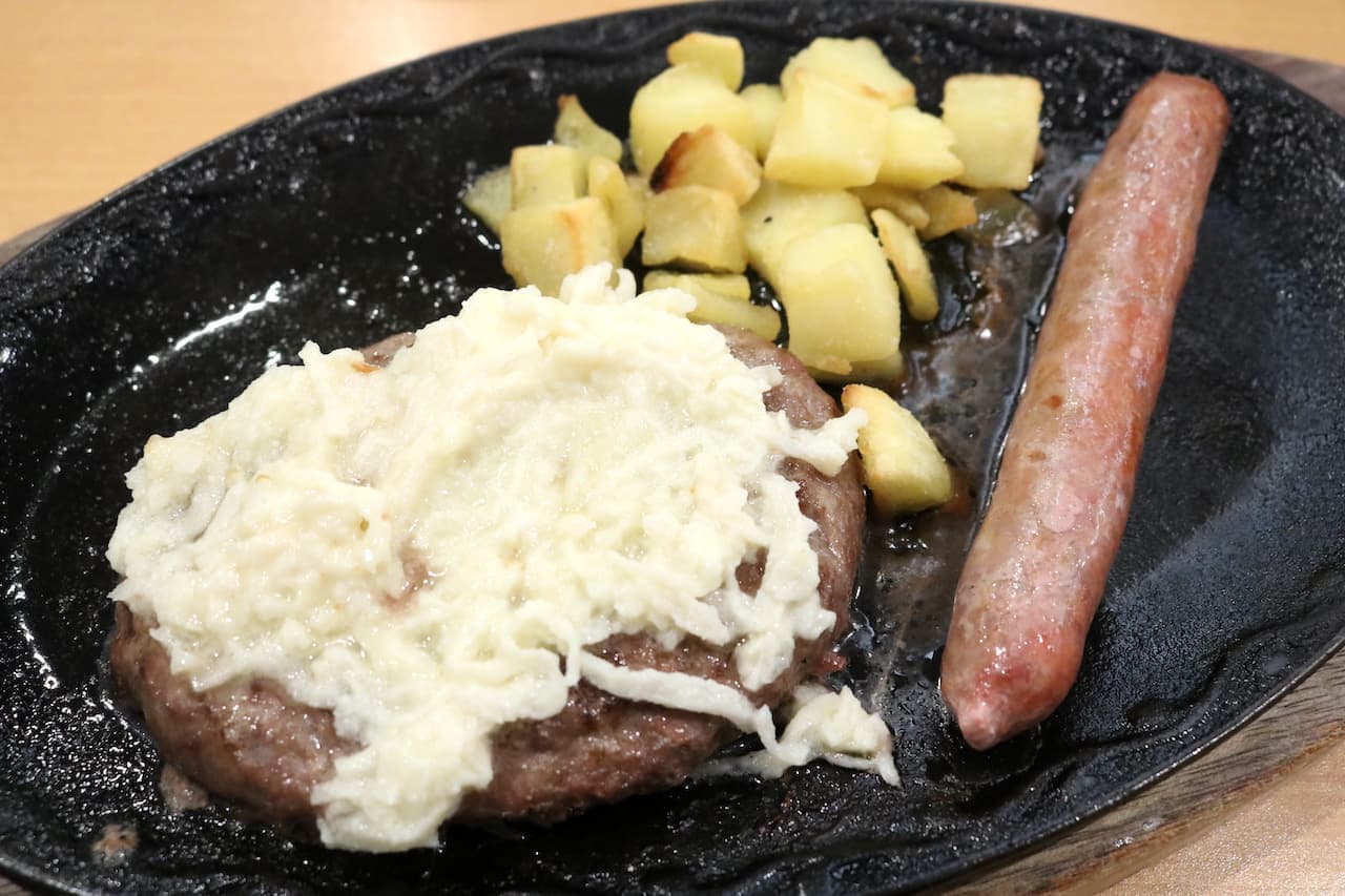 Saizeriya "Hamburger Steak with Lefort Sauce and Salsiccia"