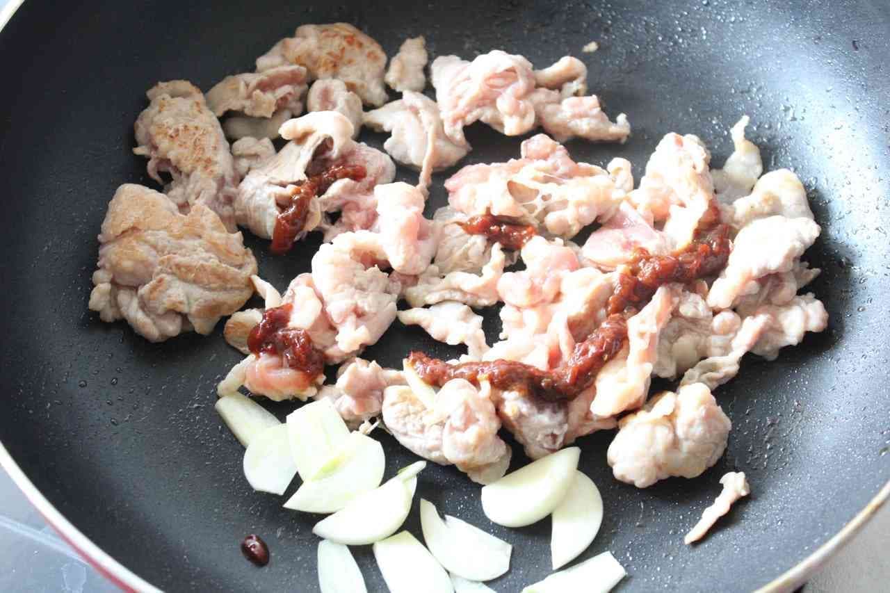 「豚バラ肉とキャベツのにんにく味噌炒め」レシピ