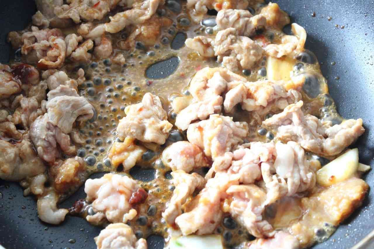 「豚バラ肉とキャベツのにんにく味噌炒め」レシピ
