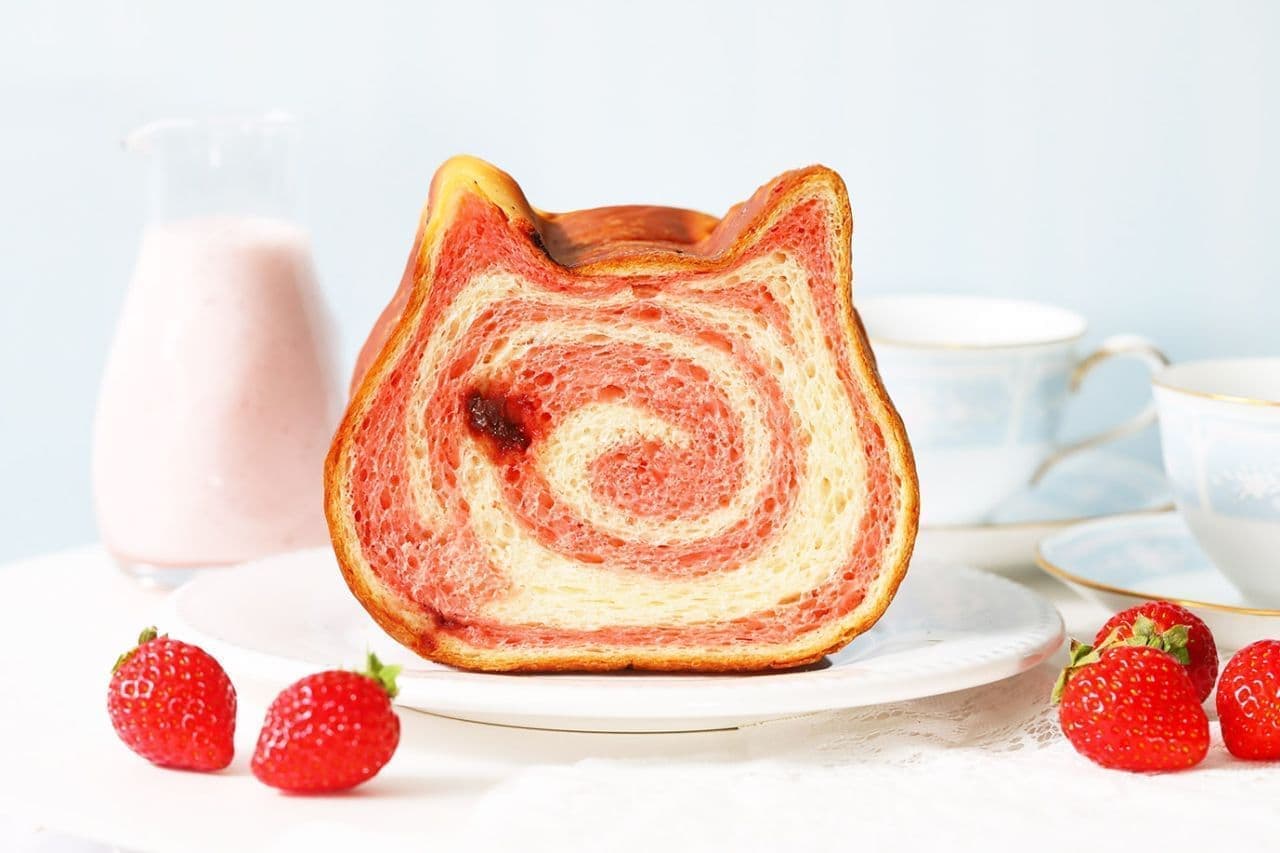 Cat Cat Bread - Strawberry and Milk