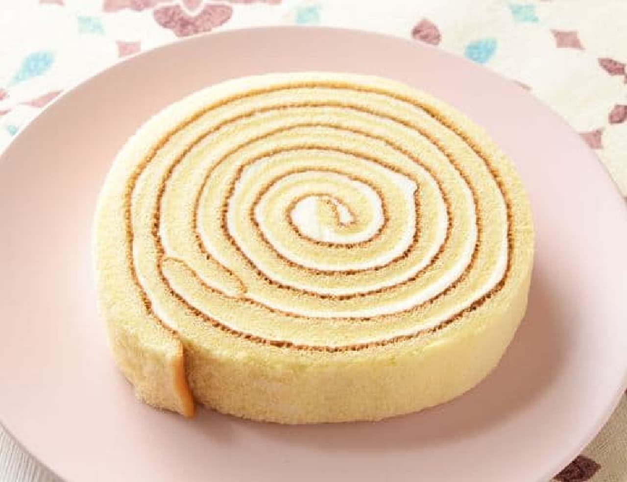 Lawson "Uzumaki Roll Cake
