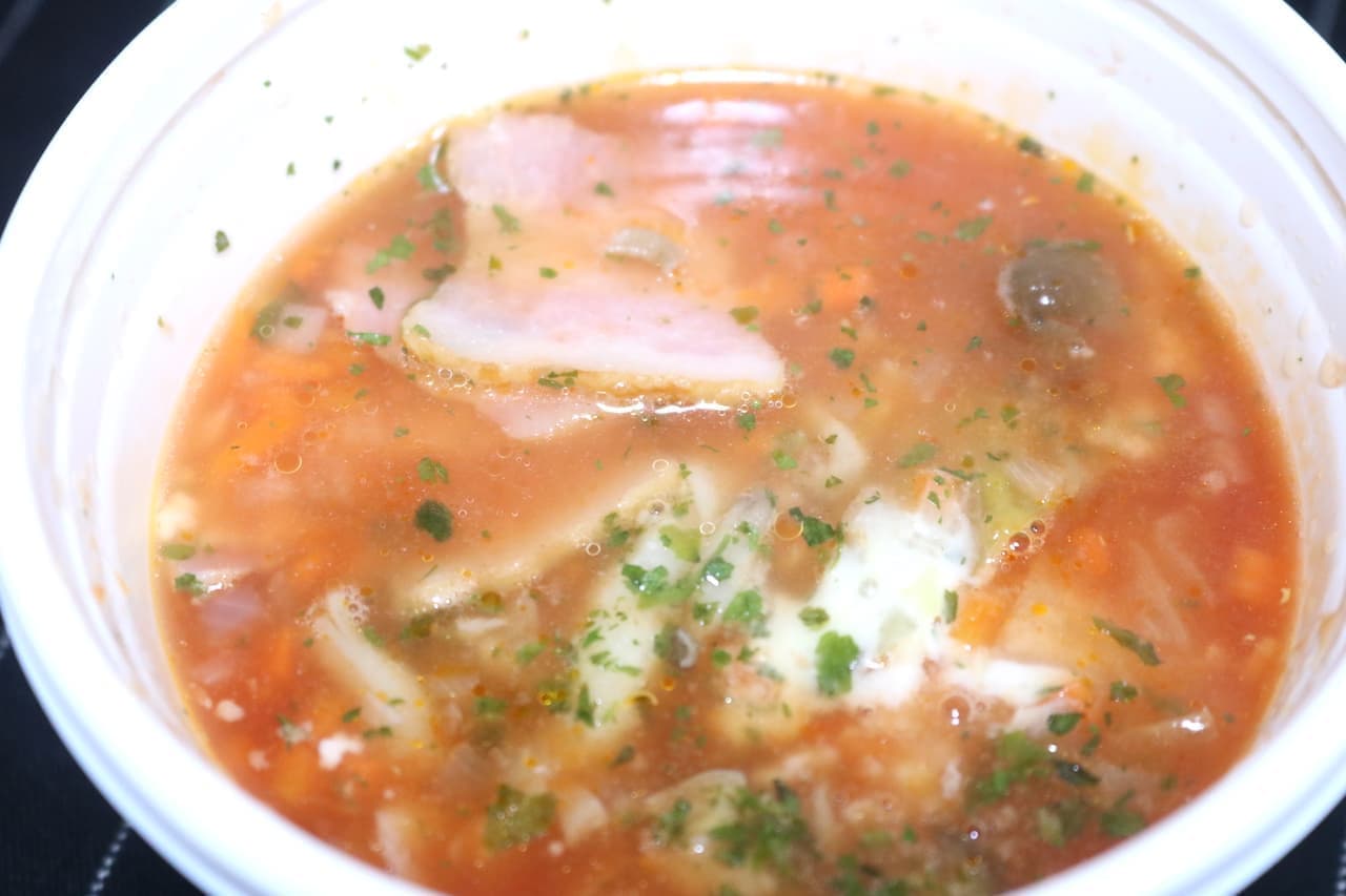 ファミマ「オートミールのトマトリゾット風スープ」