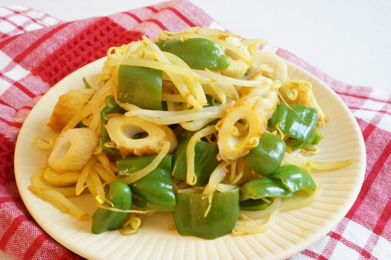 Curry Stir-Fried Bean Sprouts, Bell Peppers, and Chikuwa (Stir-Fried Bean Sprouts with Chikuwa) - Easy Recipe