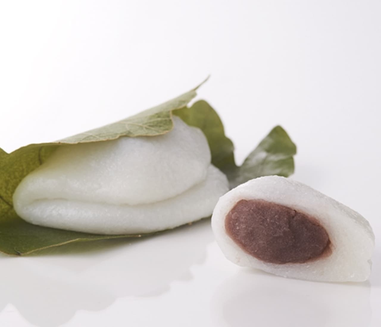 Chateraise "Tokusen Kashiwa Mochi with Koshi An (sweetened with Koshi An (red bean paste)".