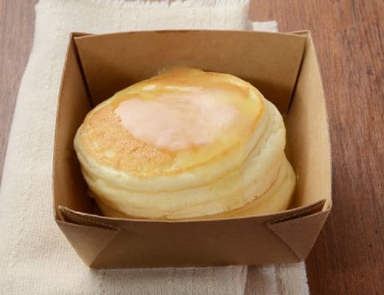 ローソン「バターソース香るふわふわパンケーキ」