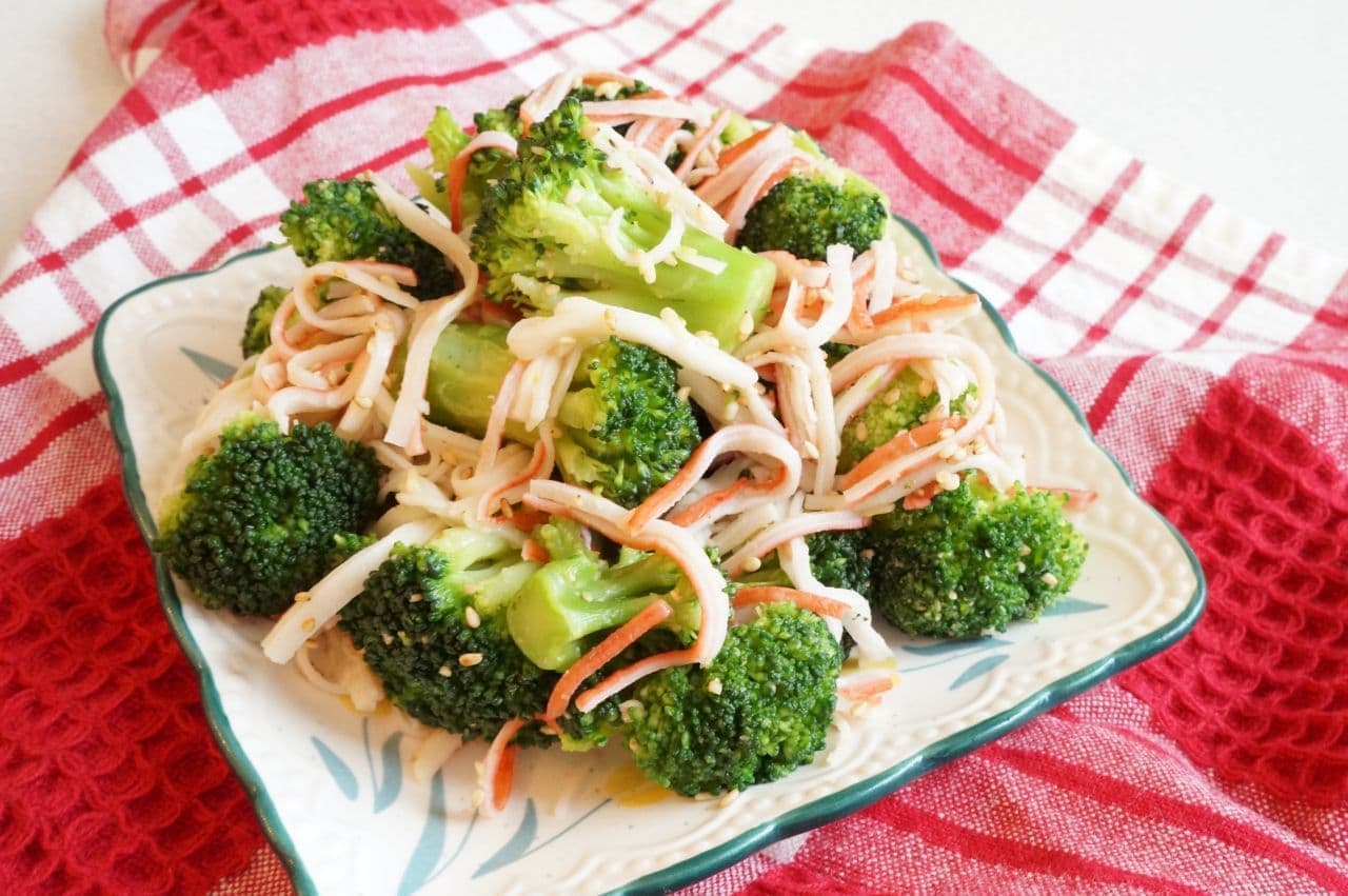 Chinese Salad with Broccoli and Crab Cake" Easy Recipe