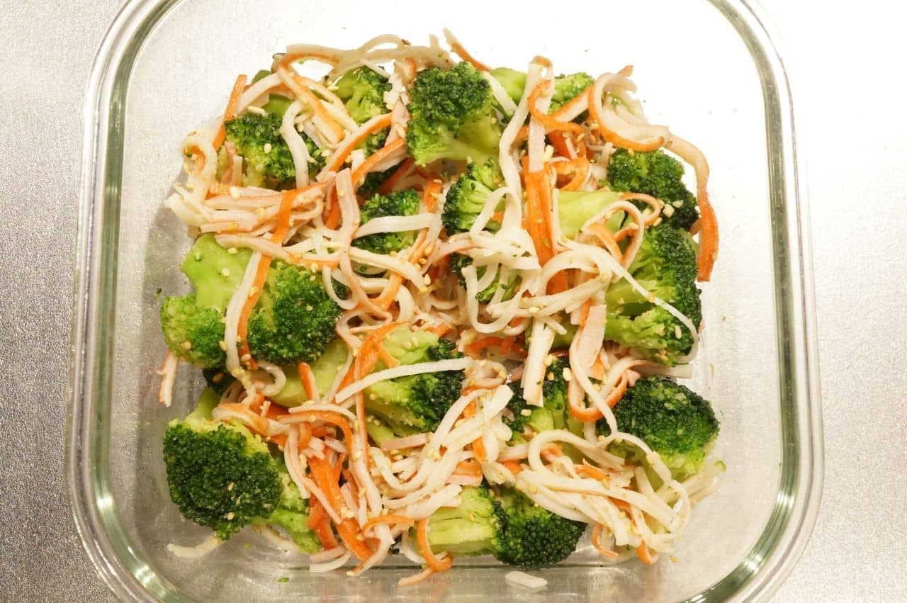 「ブロッコリーとカニカマの中華風サラダ」簡単レシピ