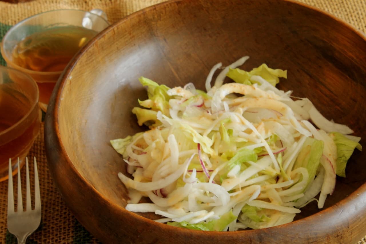 Famima "Onion mixed salad with new onions