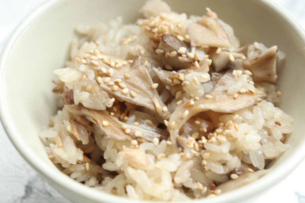 Rice cooked with maitake mushroom and tuna