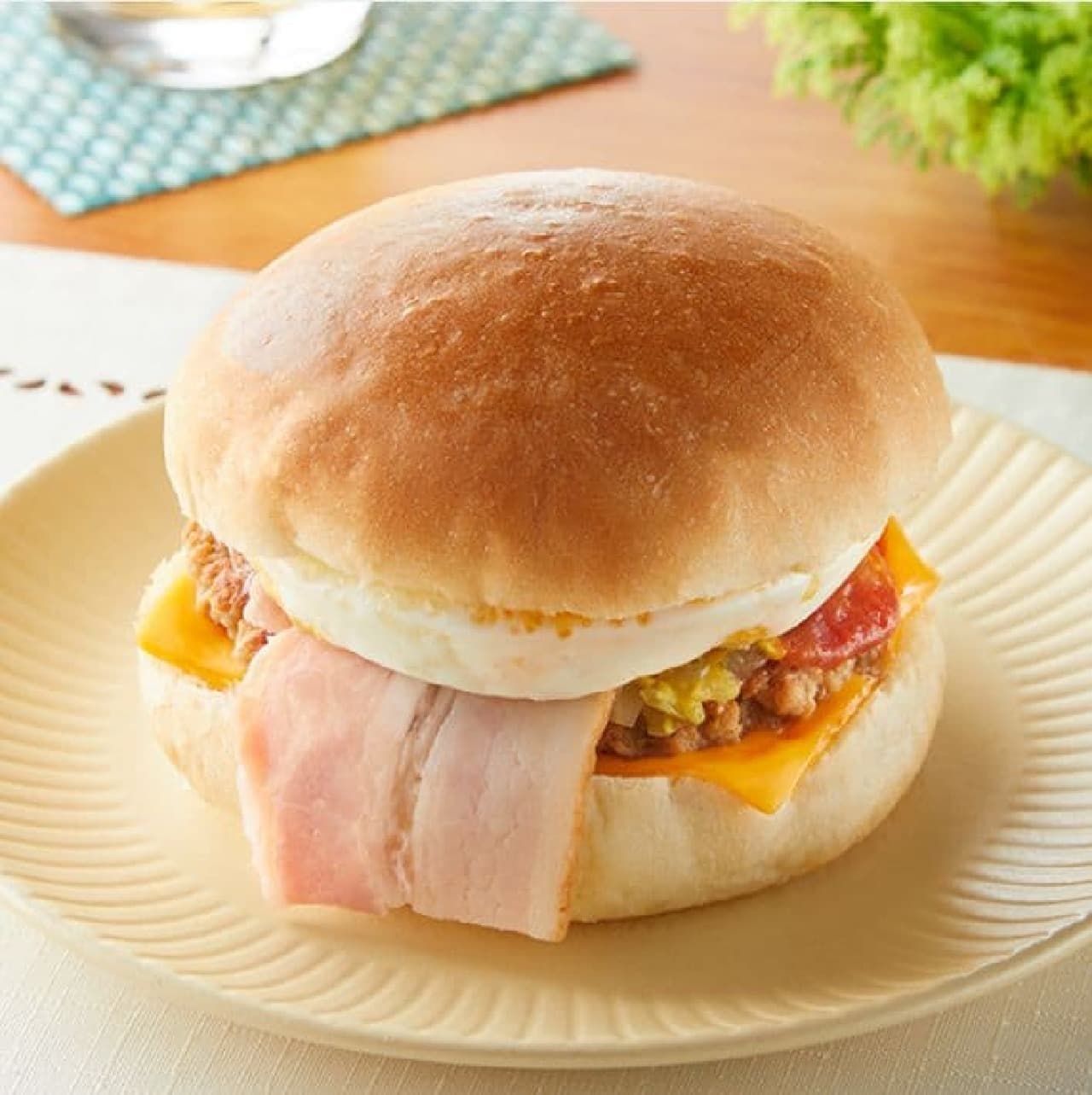 FamilyMart "Bacon and Egg Cheeseburger