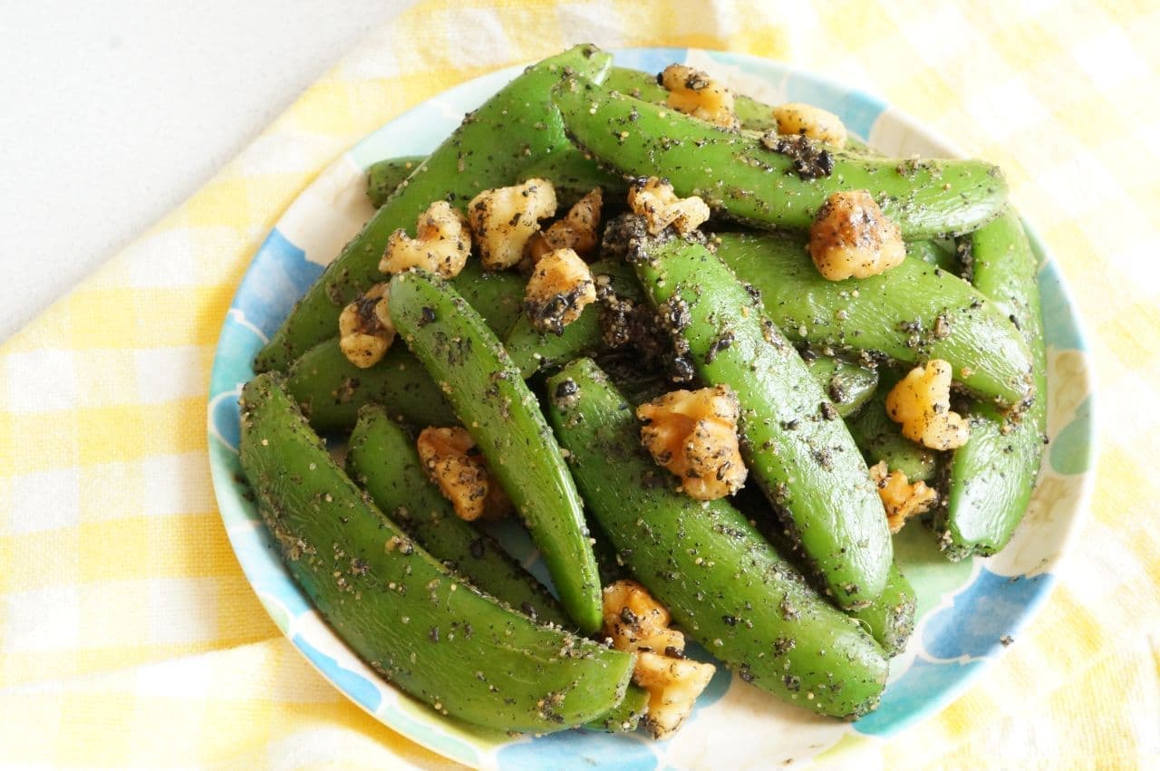 Simple recipe for "Snap Peas with Walnut and Sesame