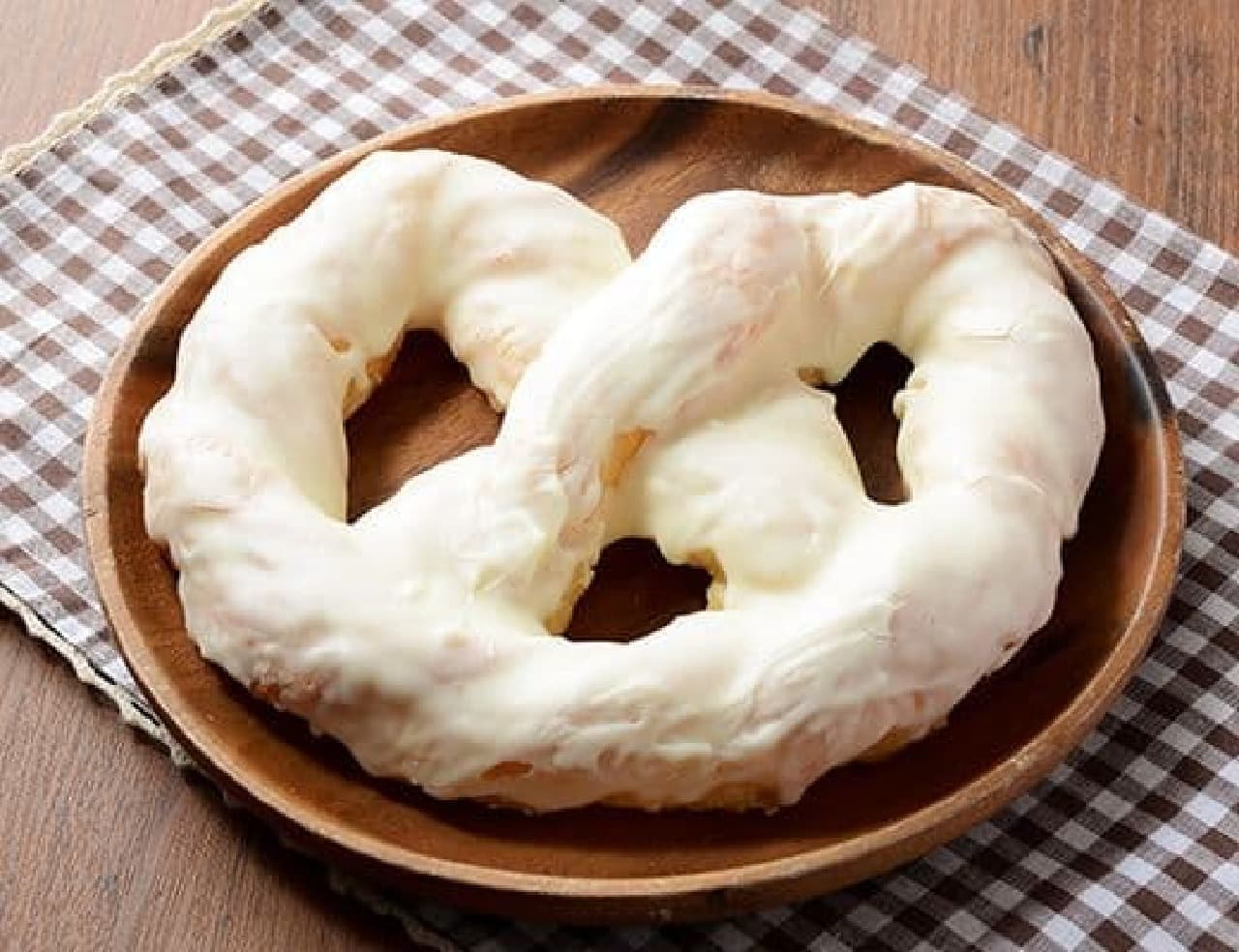 LAWSON "White Pretzel Danish with a chunky texture"