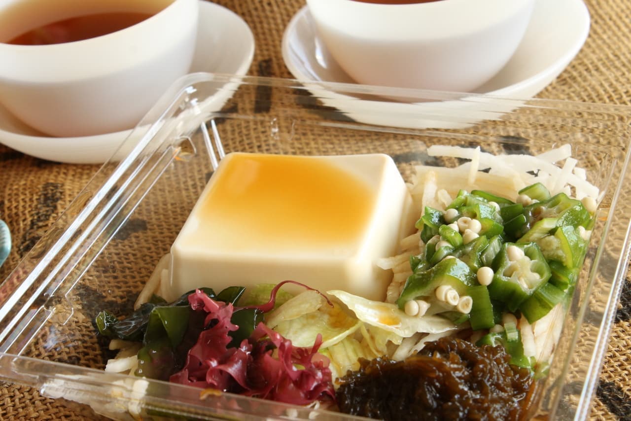 ローソン「沖縄県産もずくの豆腐サラダ」