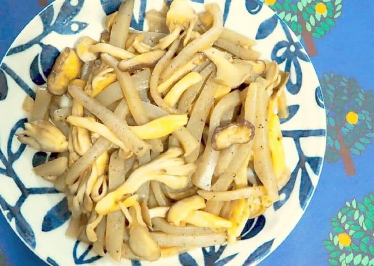 Braized konnyaku and mushrooms