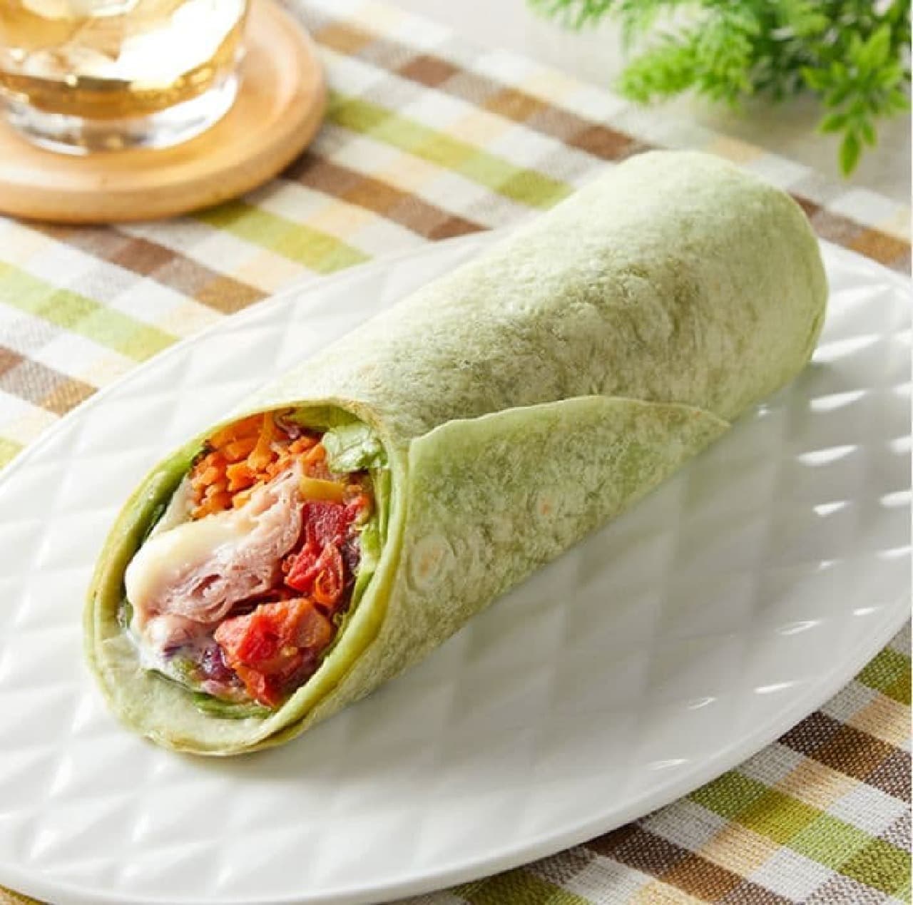 FamilyMart "Salad Wrap with 7 kinds of vegetables and ham