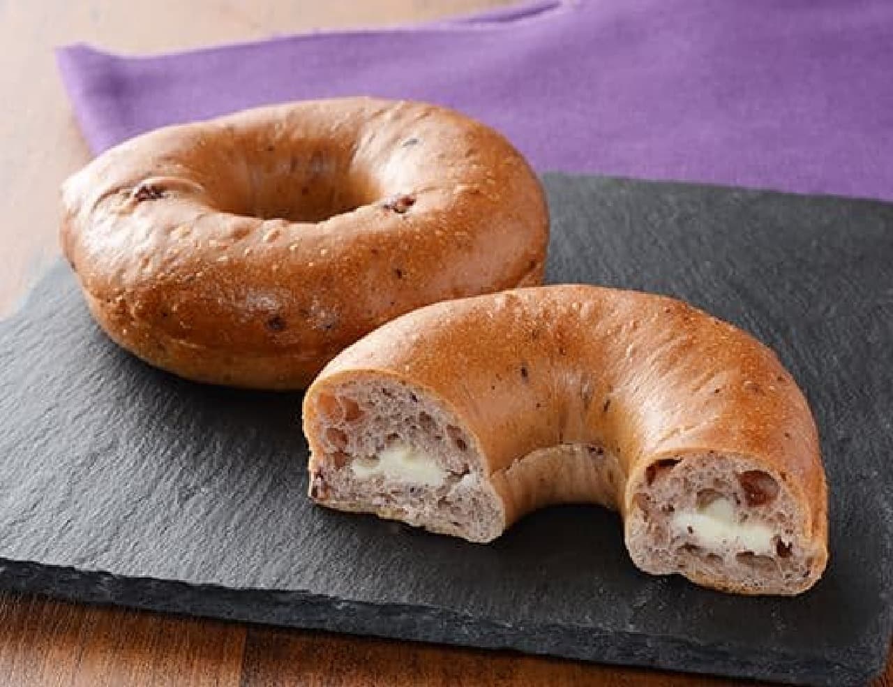 Lawson "NL Glutinous Barley Double Berry Bagel with Cheese Cream"