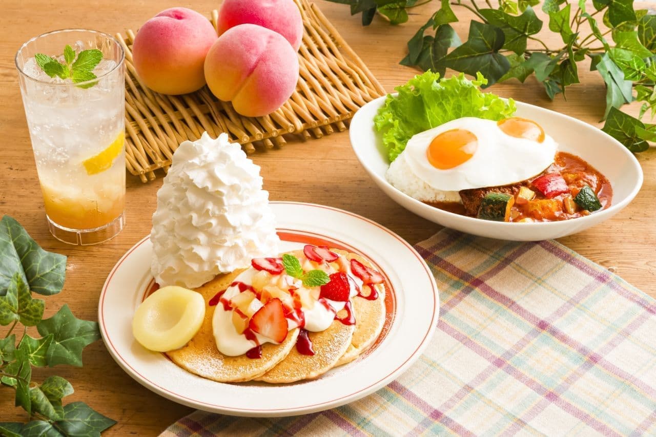 Eggs 'n Things "White Peach and Strawberry Pancakes" and "Masala Curry and Peach Loco Moco