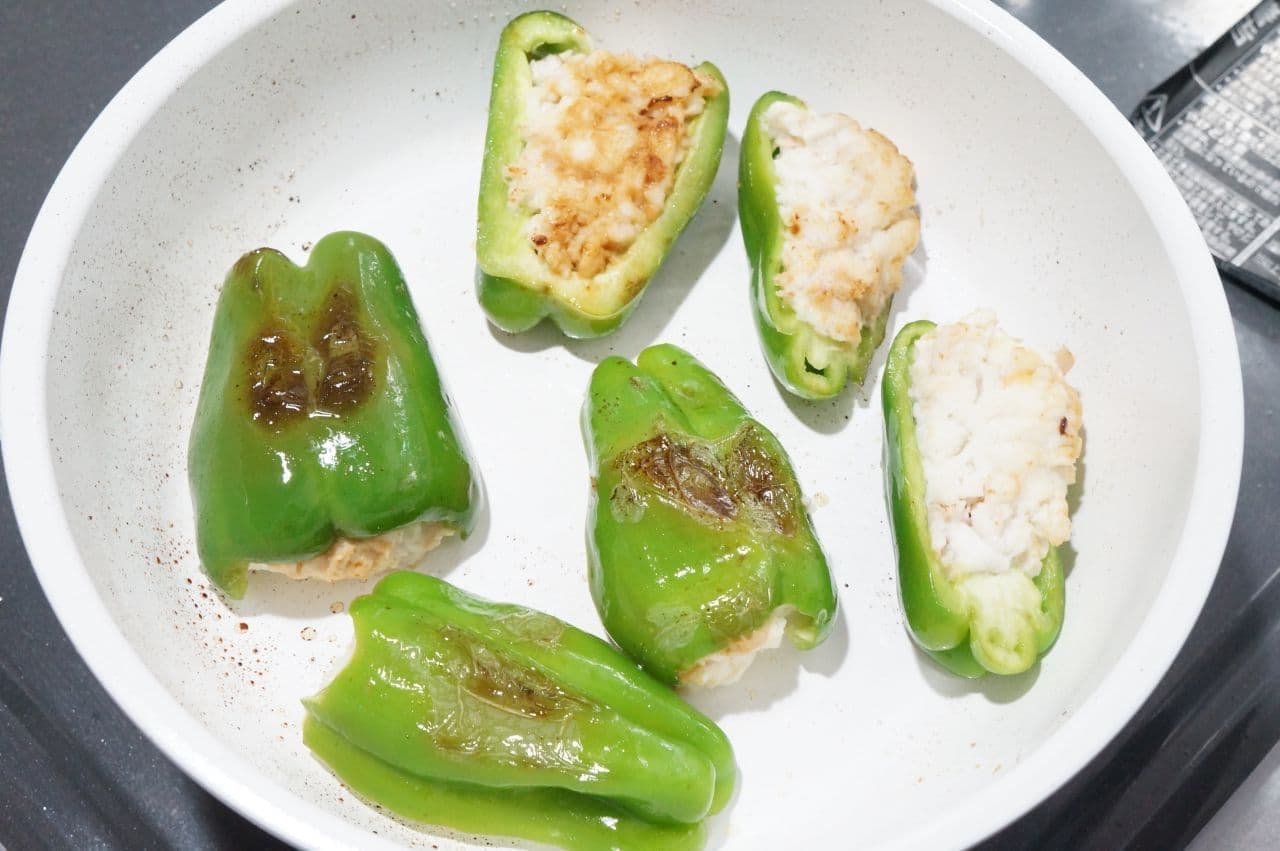 Simple recipe for "Bell Pepper Stuffed with Tuna and Mayo