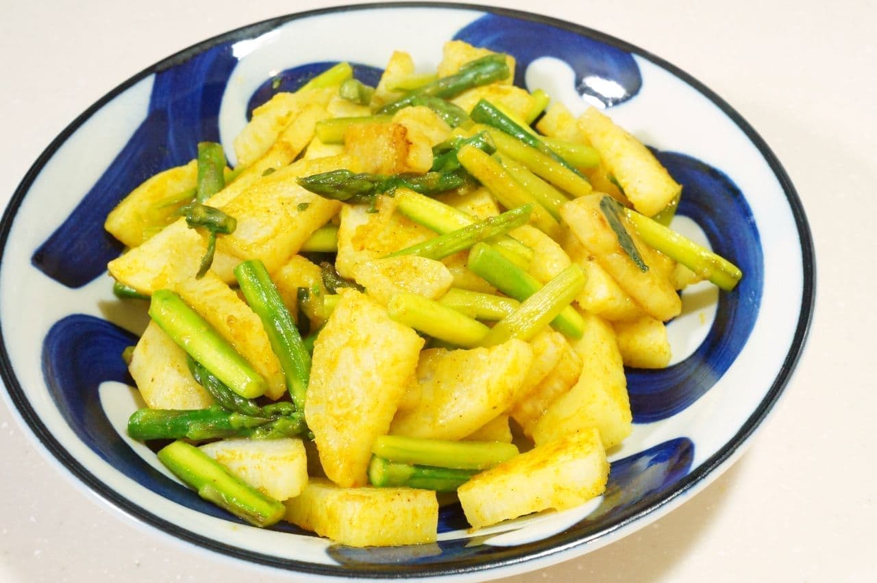 Fried asparagus and yam with curry
