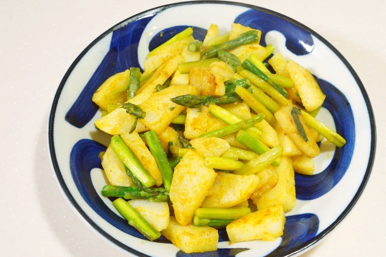 Fried asparagus and yam with curry