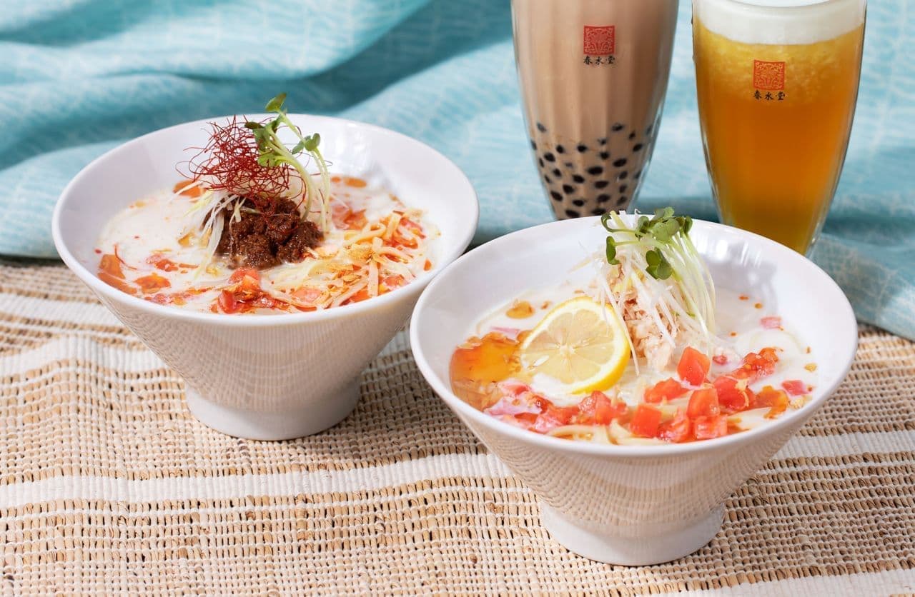 Chun Shui Tang's "Hot Soy Milk Soup Ryoumen" and "Salted Chicken Soy Milk Soup Ryoumen".