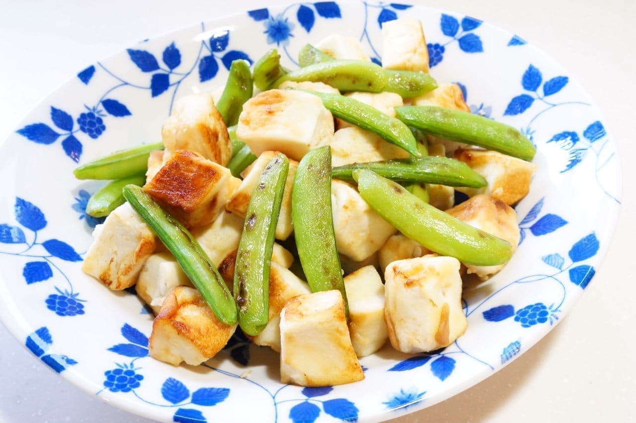 Easy recipe for "Hanpen and snap peas stir-fried with sweet and spicy sauce