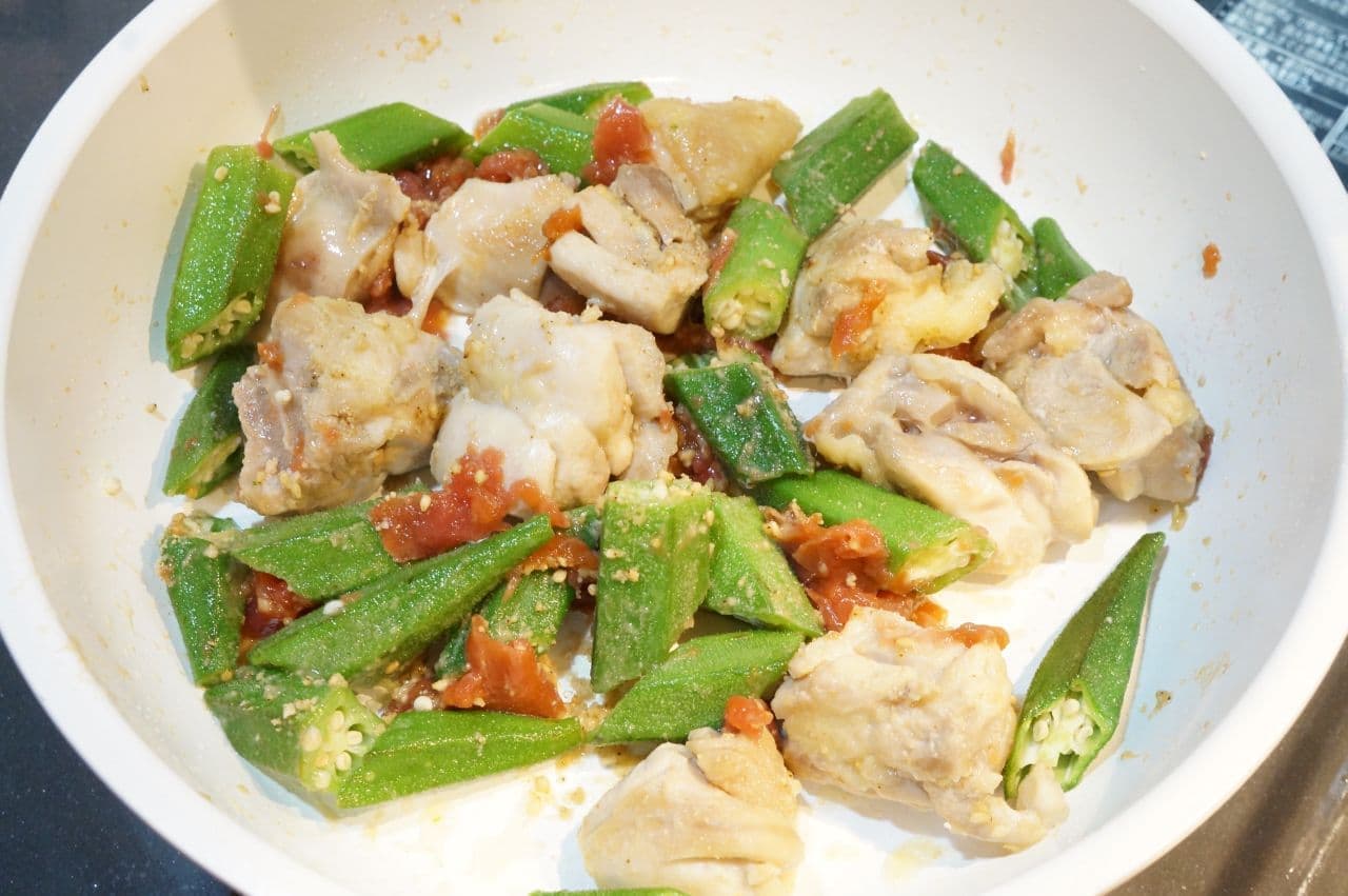 「鶏とオクラの梅炒め」簡単レシピ